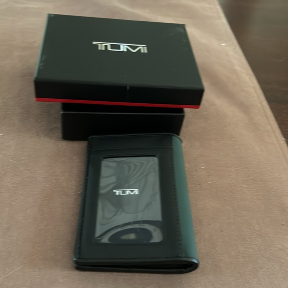 NWT Tumi Alpha multi window card case - Picture 2 of 5